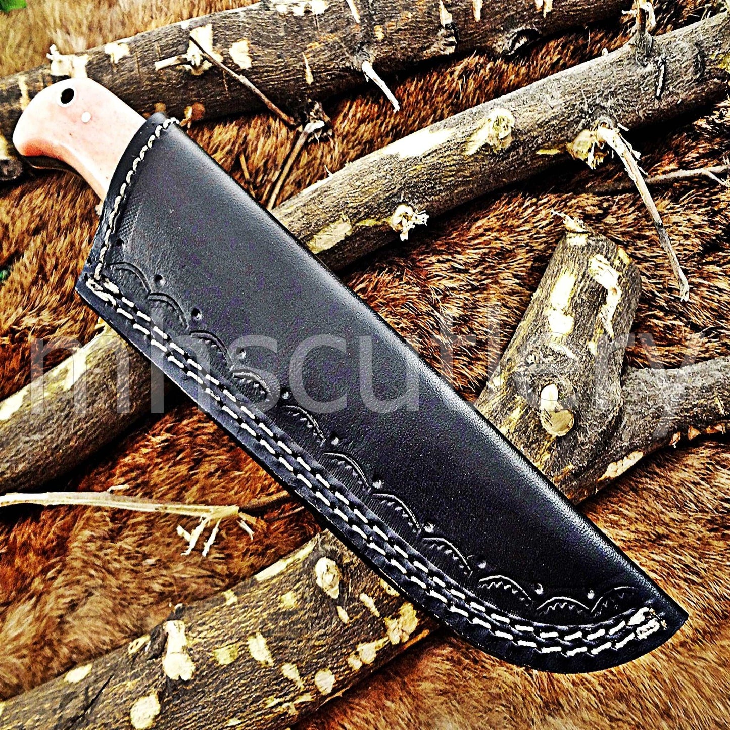 Custom Hand Forged Damascus Steel Hunter Skinner Knife / Pink Handle | mhscutlery