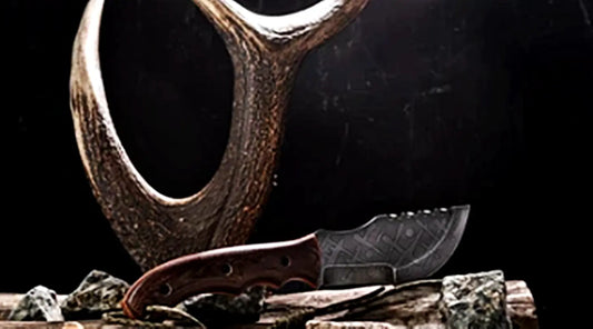 The Benefits of Having a Tracker Knife for Bushcrafting