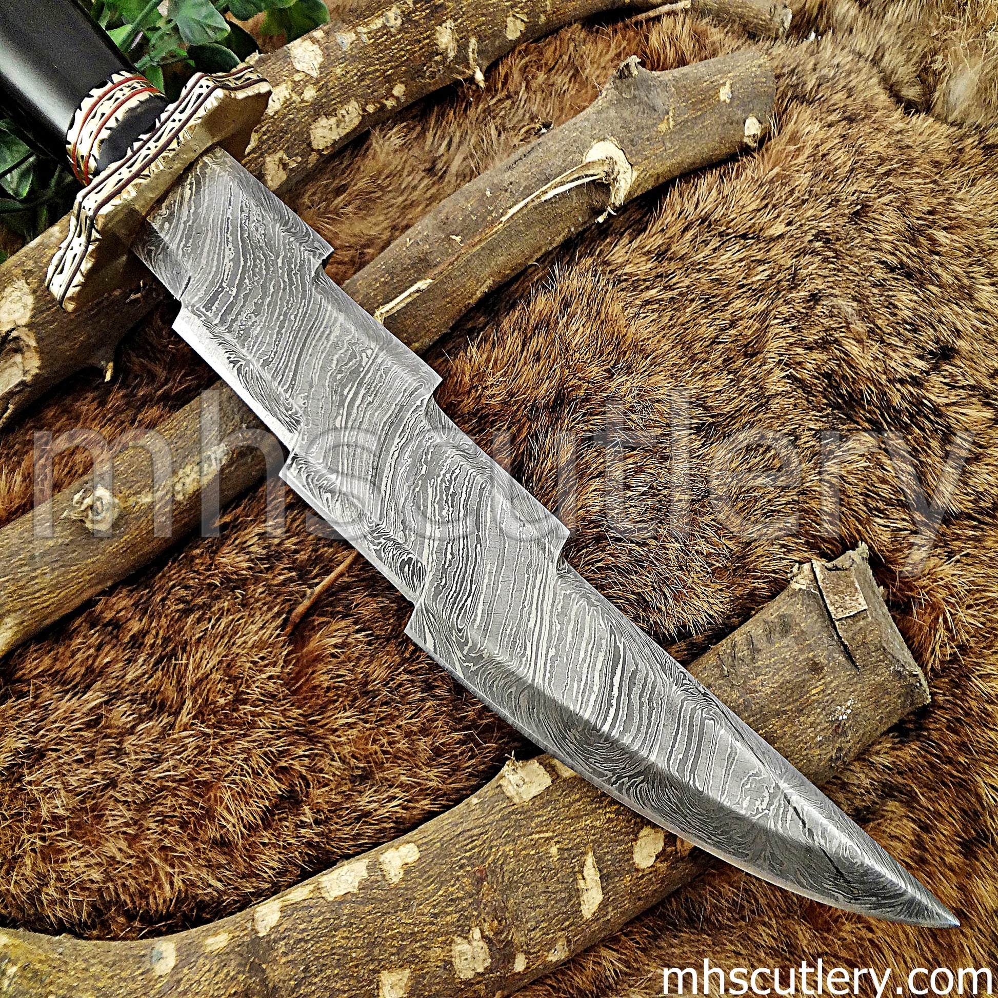 Custom Hand Forged Damascus Steel Zigzag Hunting Knife | mhscutlery
