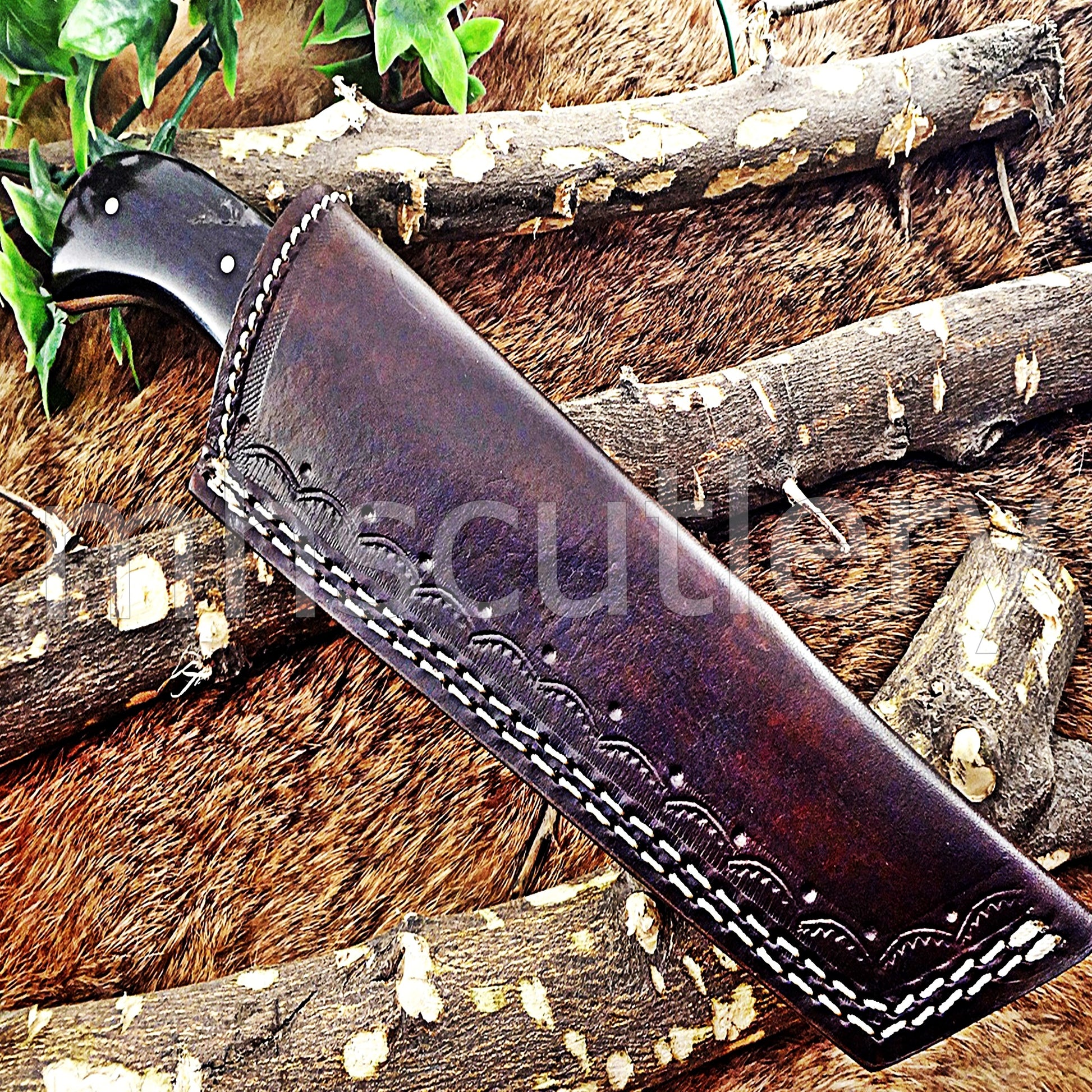 Damascus Steel Tanto Fixed Blade Hunter Skinner Knife / Bull Horn Handle | mhscutlery