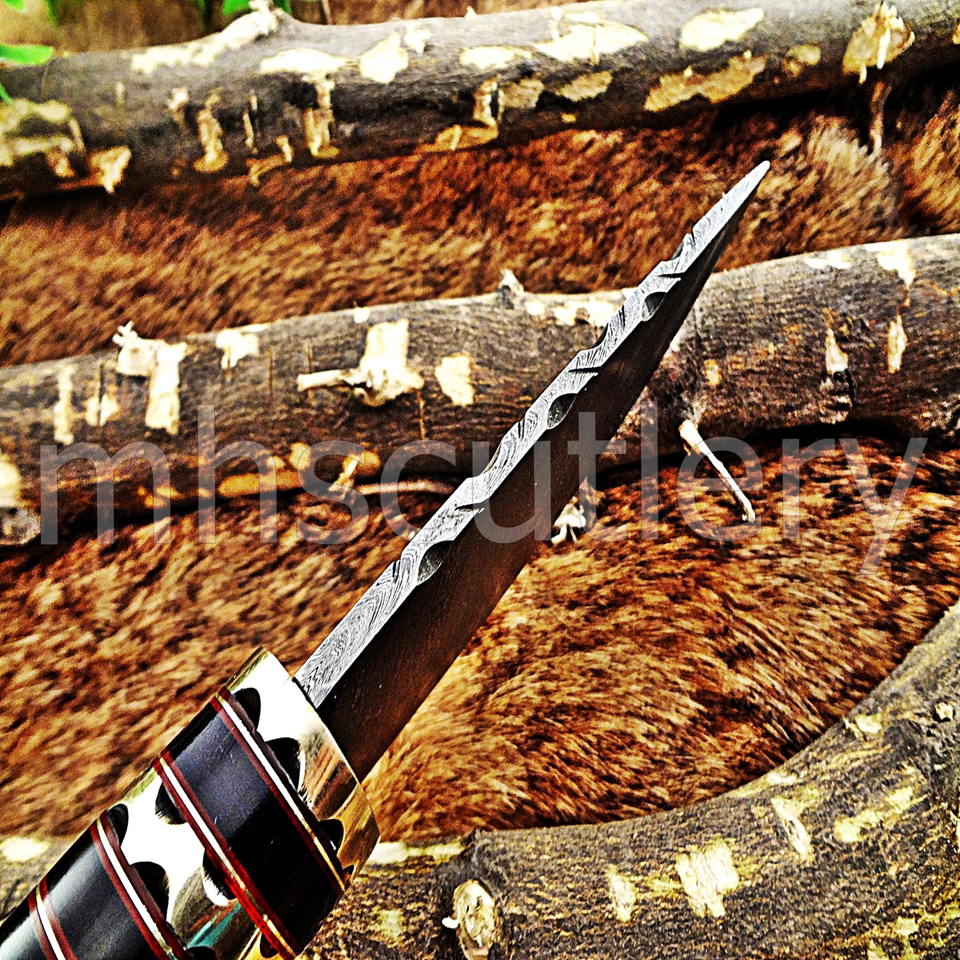 Damascus Steel Rat Tail Skinning Knife / Bull Horn Handle | mhscutlery