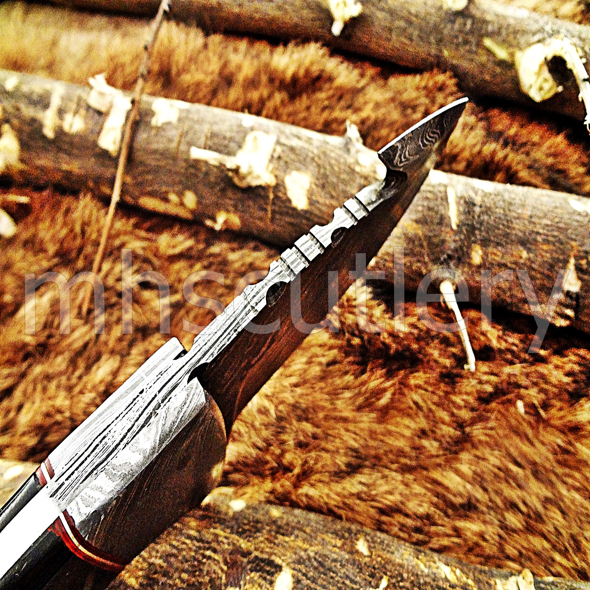 Damascus Steel Gut Hook Skinner Knife / Bull Horn Handle | mhscutlery